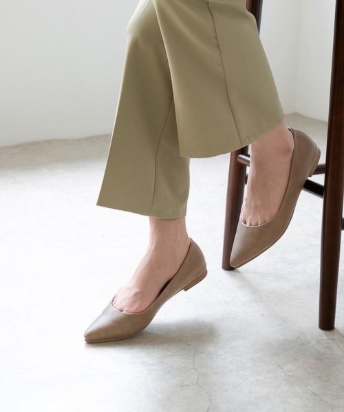 menue(メヌエ)の「ポインテッドトゥ フラットヒール パンプス(パンプス・レディース・イエロー/グリーン系その他/その他1/ネイビー/その他2/パイソン/ブラック/グレイッシュベージュ/サーモンピンク/グレー/ブルー/シルバー/レッド/レッド系その他/ブラック系その他/ブラック系その他2/ブルー系その他/その他3/チャコール/ブラウン/ブラウン系その他/レッド系その他2/グレイッシュブルー/その他4/ベージュ系その他2/レオパード/グリーン/ベージュ系その他/イエロー系その他/アイボリー/グレー系その他/ブラック系その他3/ブラック系その他4/レッド系その他3/シルバー系1・22.0cm/21.5cm/24.5cm/25.5cm/24.0cm/26.0cm/22.5cm/23.5cm/23.0cm/25.0cm)」の12枚目の写真