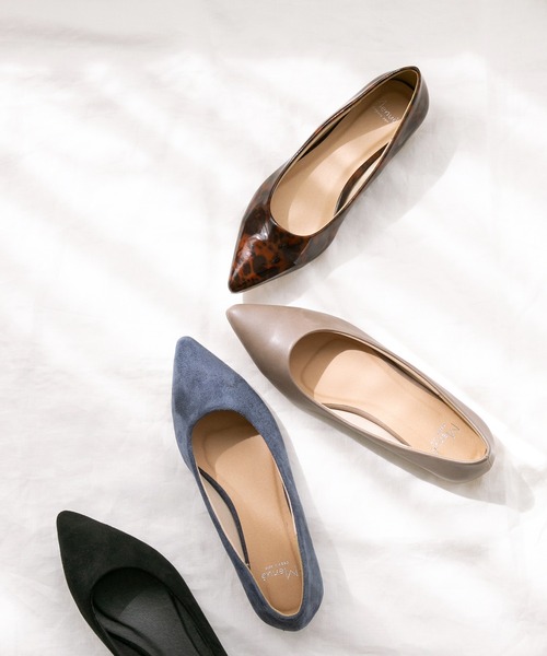 menue(メヌエ)の「ポインテッドトゥ フラットヒール パンプス(パンプス・レディース・イエロー/グリーン系その他/その他1/ネイビー/その他2/パイソン/ブラック/グレイッシュベージュ/サーモンピンク/グレー/ブルー/シルバー/レッド/レッド系その他/ブラック系その他/ブラック系その他2/ブルー系その他/その他3/チャコール/ブラウン/ブラウン系その他/レッド系その他2/グレイッシュブルー/その他4/ベージュ系その他2/レオパード/グリーン/ベージュ系その他/イエロー系その他/アイボリー/グレー系その他/ブラック系その他3/ブラック系その他4/レッド系その他3/シルバー系1・22.0cm/21.5cm/24.5cm/25.5cm/24.0cm/26.0cm/22.5cm/23.5cm/23.0cm/25.0cm)」の20枚目の写真