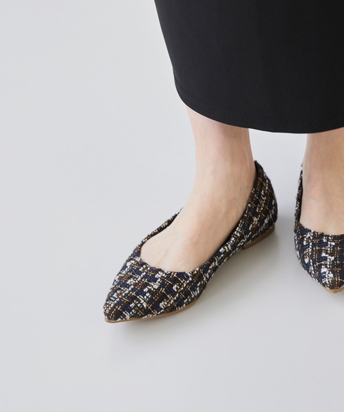 menue(メヌエ)の「ポインテッドトゥ フラットヒール パンプス(パンプス・レディース・イエロー/グリーン系その他/その他1/ネイビー/その他2/パイソン/ブラック/グレイッシュベージュ/サーモンピンク/グレー/ブルー/シルバー/レッド/レッド系その他/ブラック系その他/ブラック系その他2/ブルー系その他/その他3/チャコール/ブラウン/ブラウン系その他/レッド系その他2/グレイッシュブルー/その他4/ベージュ系その他2/レオパード/グリーン/ベージュ系その他/イエロー系その他/アイボリー/グレー系その他/ブラック系その他3/ブラック系その他4/レッド系その他3/シルバー系1・22.0cm/21.5cm/24.5cm/25.5cm/24.0cm/26.0cm/22.5cm/23.5cm/23.0cm/25.0cm)」の6枚目の写真