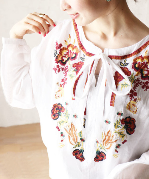 Cawaii カワイイ の エスニックな花刺繍のトップス シャツ ブラウス Wear
