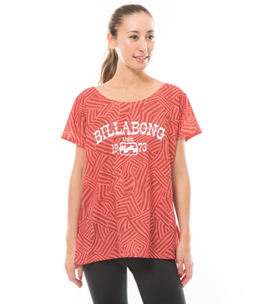 BILLABONG(ビラボン)の「BILLABONG レディース【ACTIVE】トレーニングUVルーズTシャツ(Tシャツ/カットソー・レディース・ネイビー/レッド/ホワイト・MEDIUM)」の1枚目の写真