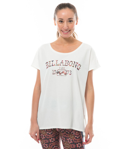 BILLABONG(ビラボン)の「BILLABONG レディース【ACTIVE】トレーニングUVルーズTシャツ(Tシャツ/カットソー・レディース・ネイビー/レッド/ホワイト・MEDIUM)」の2枚目の写真