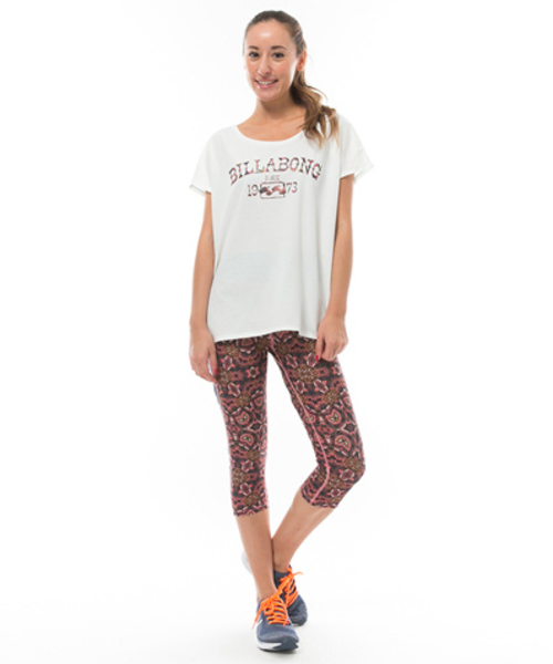 BILLABONG(ビラボン)の「BILLABONG レディース【ACTIVE】トレーニングUVルーズTシャツ(Tシャツ/カットソー・レディース・ネイビー/レッド/ホワイト・MEDIUM)」の9枚目の写真