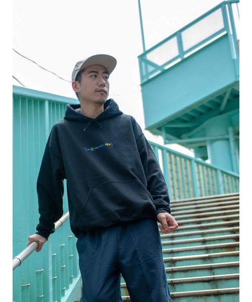 SEVENDAYS=SUNDAY（セブンデイズサンデイ）の「【別注】THE STRAIT LABEL HOODED SWEAT（スウェット・メンズ・ホワイト/ブラック・L/XL/M）」の4枚目の写真