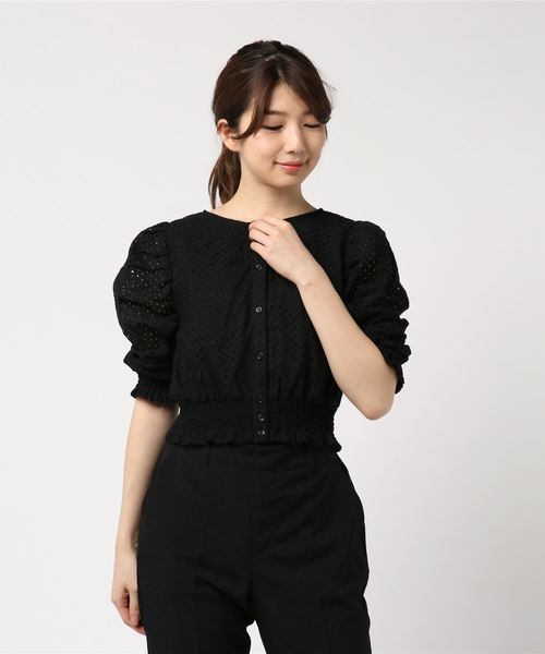 archives(アルシーヴ)の「コットンレースシャーリングブラウス(シャツ/ブラウス・レディース・ブラック/オフホワイト/モカ・MEDIUM)」の2枚目の写真