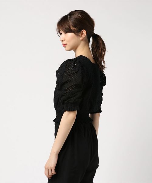 archives(アルシーヴ)の「コットンレースシャーリングブラウス(シャツ/ブラウス・レディース・ブラック/オフホワイト/モカ・MEDIUM)」の5枚目の写真