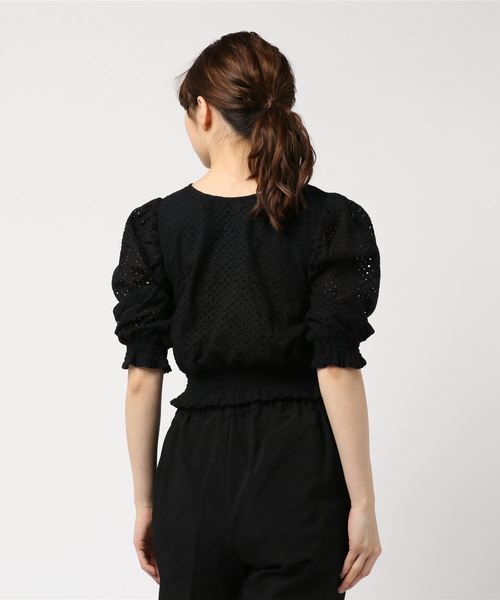 archives(アルシーヴ)の「コットンレースシャーリングブラウス(シャツ/ブラウス・レディース・ブラック/オフホワイト/モカ・MEDIUM)」の4枚目の写真