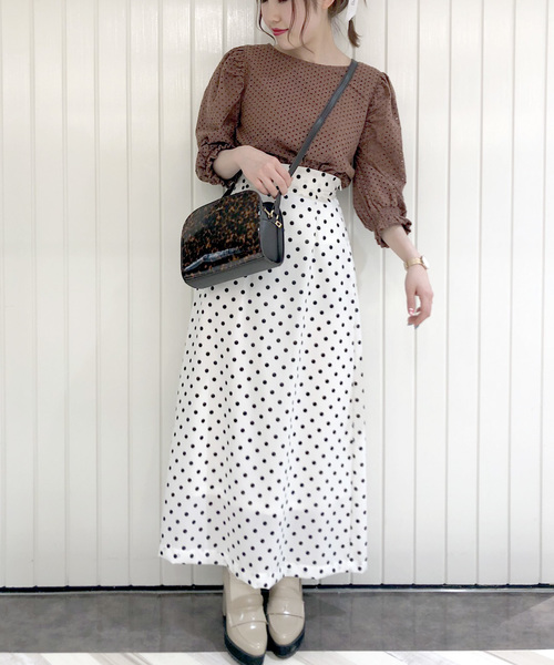 archives(アルシーヴ)の「コットンレースシャーリングブラウス(シャツ/ブラウス・レディース・ブラック/オフホワイト/モカ・MEDIUM)」の10枚目の写真