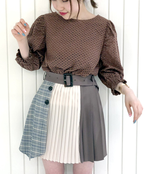 archives(アルシーヴ)の「コットンレースシャーリングブラウス(シャツ/ブラウス・レディース・ブラック/オフホワイト/モカ・MEDIUM)」の8枚目の写真