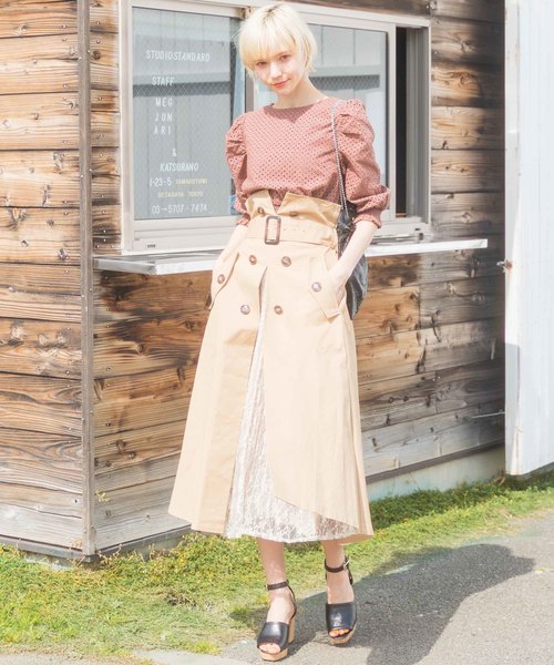 archives(アルシーヴ)の「コットンレースシャーリングブラウス(シャツ/ブラウス・レディース・ブラック/オフホワイト/モカ・MEDIUM)」の7枚目の写真