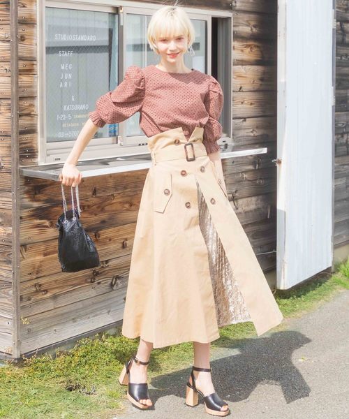 archives(アルシーヴ)の「コットンレースシャーリングブラウス(シャツ/ブラウス・レディース・ブラック/オフホワイト/モカ・MEDIUM)」の9枚目の写真