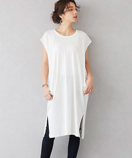 Pierrot(ピエロ)の「コクーンシルエット Tシャツワンピース(ワンピース・レディース・ブラック/ネイビー/オフホワイト/カーキ/杢グレー/グレー系その他・M/L)」の2枚目の写真