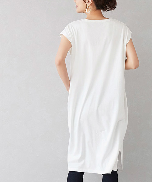 Pierrot(ピエロ)の「コクーンシルエット Tシャツワンピース(ワンピース・レディース・ブラック/ネイビー/オフホワイト/カーキ/杢グレー/グレー系その他・M/L)」の8枚目の写真