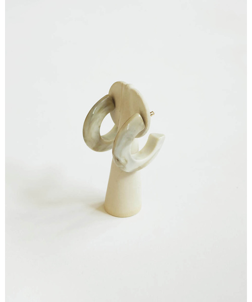 TODAYFUL（トゥデイフル）の「アクリルフープピアス（ピアス（両耳用）・レディース・ブラック/ベージュ/マルチ・FREE）」の11枚目の写真