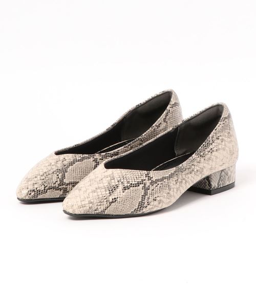 KOBE LETTUCE（コウベレタス）の「Vカットちびチャンキーヒールパンプス（パンプス・レディース・グレイッシュベージュ/パイソン/ワイン/その他/マスタード/ブラック・M/L/LL/S）」の14枚目の写真