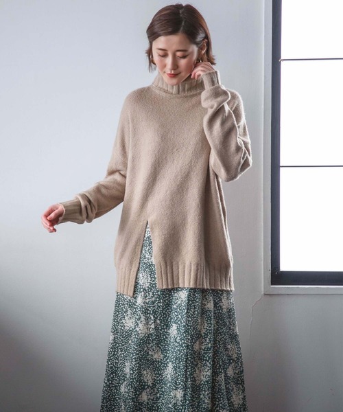 GeeRA(ジーラ)の「【WEB限定】もっちり柔らか裾スリットタートルニット(ニット/セーター)」|ベージュ