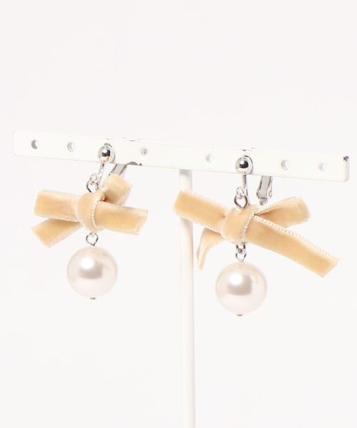 flower（フラワー）の「ベルベットパールイヤリング（イヤリング・レディース・ブラック/ベージュ・FREE）」の5枚目の写真