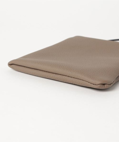 ITTI(イッチ)の「【ITTI】MARY VERY COMPACT SHOULDER/DIPLO FJORD / ITTI-BAG-022-A(ショルダーバッグ・メンズ・ブラック/ベージュ・FREE)」の4枚目の写真