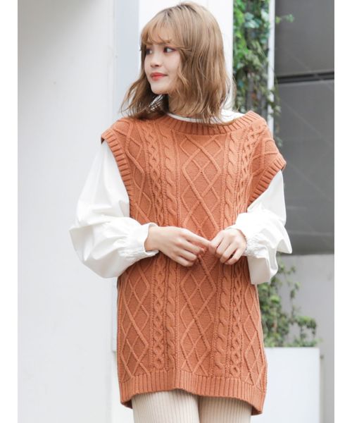 dazzlin(ダズリン)の「ケーブルバックデザインロングベスト(ベスト・レディース・ベージュ/ブラウン/カーキ/アイボリー・FREE)」の1枚目の写真