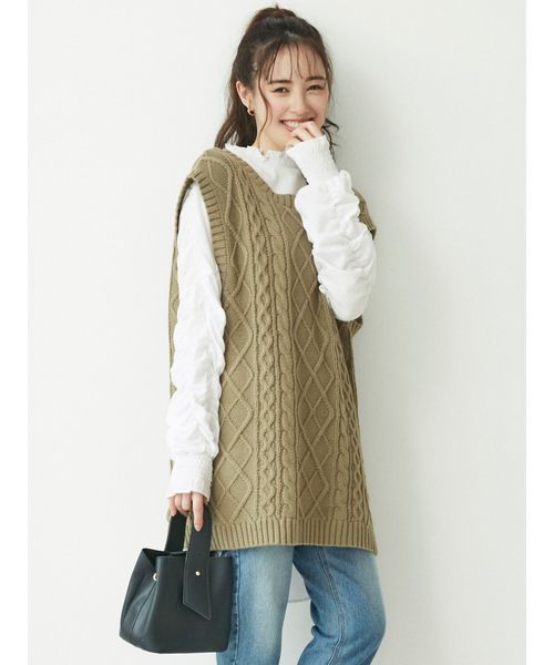 dazzlin(ダズリン)の「ケーブルバックデザインロングベスト(ベスト・レディース・ベージュ/ブラウン/カーキ/アイボリー・FREE)」の4枚目の写真
