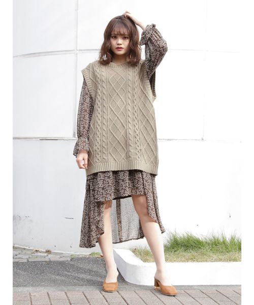 dazzlin(ダズリン)の「ケーブルバックデザインロングベスト(ベスト・レディース・ベージュ/ブラウン/カーキ/アイボリー・FREE)」の20枚目の写真