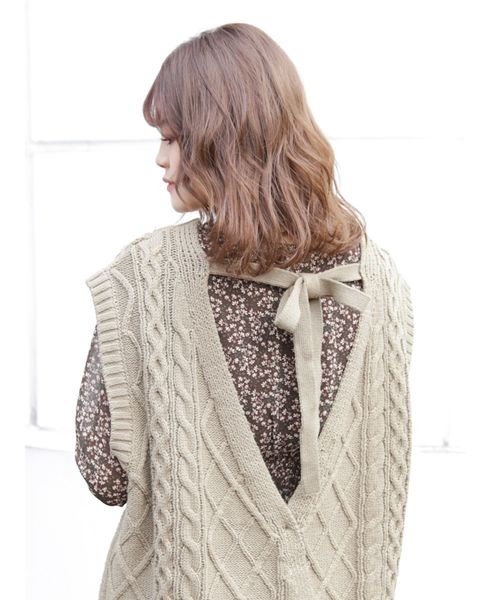 dazzlin(ダズリン)の「ケーブルバックデザインロングベスト(ベスト・レディース・ベージュ/ブラウン/カーキ/アイボリー・FREE)」の21枚目の写真