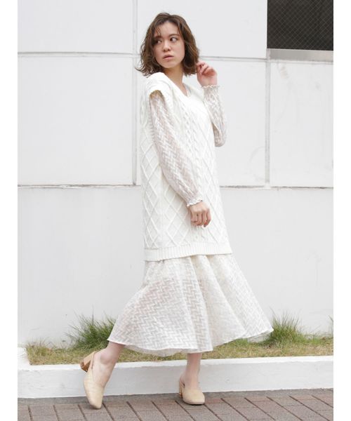 dazzlin(ダズリン)の「ケーブルバックデザインロングベスト(ベスト・レディース・ベージュ/ブラウン/カーキ/アイボリー・FREE)」の11枚目の写真