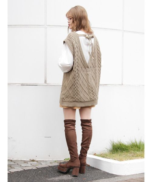 dazzlin(ダズリン)の「ケーブルバックデザインロングベスト(ベスト・レディース・ベージュ/ブラウン/カーキ/アイボリー・FREE)」の14枚目の写真