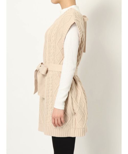 dazzlin(ダズリン)の「ケーブルバックデザインロングベスト(ベスト・レディース・ベージュ/ブラウン/カーキ/アイボリー・FREE)」の6枚目の写真