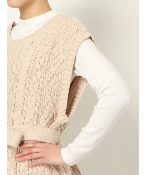 dazzlin(ダズリン)の「ケーブルバックデザインロングベスト(ベスト・レディース・ベージュ/ブラウン/カーキ/アイボリー・FREE)」の9枚目の写真