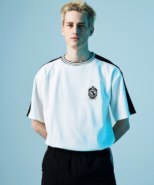 EMMA CLOTHES(エマクローズ)の「ポンチローマ オーバーサイズ 切り替え Footballロゴカットソー 1/2 sleeve (EMMA CLOTHES)(Tシャツ/カットソー・メンズ・ホワイト/ブラック/パープル/グリーン/グレー系その他2・M/L)」の3枚目の写真