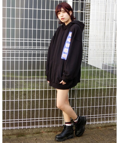 VIBGYOR Women（ヴィブジョー　ウィメン）の「【Re:one】90s STDED ORANGE HOODIE(MA)（パーカー・レディース・ブラック/グレー/オレンジ・FREE）」の2枚目の写真