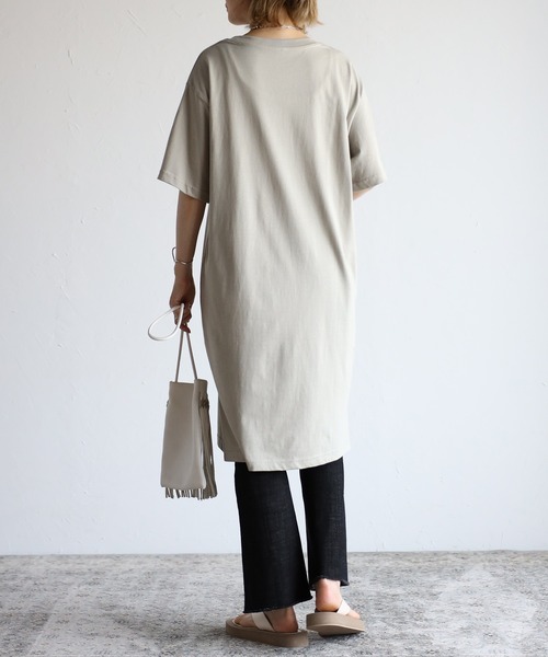 Fizz(フィズ)の「【Fizz/フィズ】 ポケット付きビッグチュニック(チュニック・レディース・ブラック/カーキ/グレイッシュベージュ/アイボリー/マスタード/パープル/ベージュ/モカ/ブルー・M)」の11枚目の写真