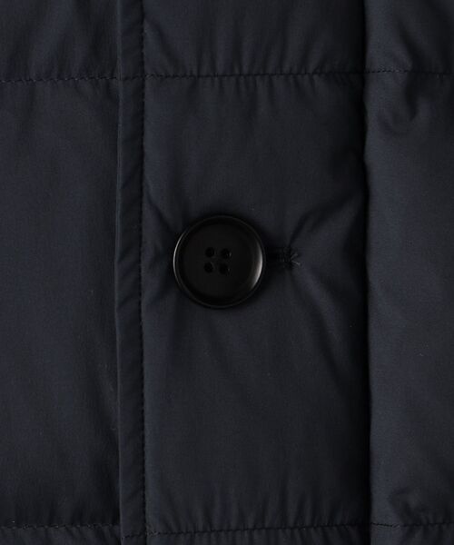 SHIPS（シップス）の「SHIPS: 小松マテーレ ダントツ撥水(R) フード/シングル ダウンコート(ダウンジャケット)（ダウンジャケット/コート・メンズ・ブラック/オリーブ/ベージュ/ネイビー・SMALL/LARGE/MEDIUM/X-LARGE）」の20枚目の写真