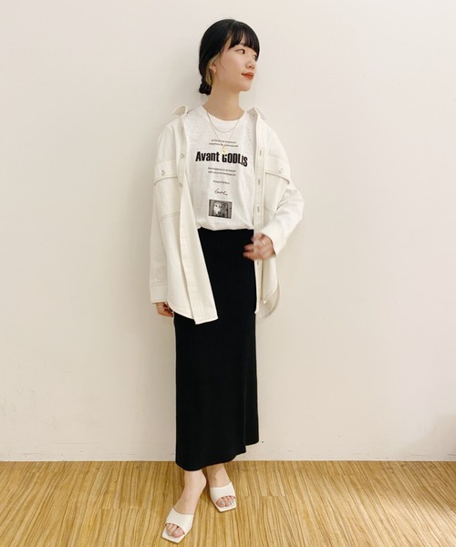 SHENERY(シーナリー)の「GODLIS フォトTee01(Tシャツ/カットソー・レディース・オフホワイト・FREE)」の4枚目の写真