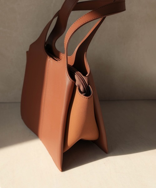 Bab（バブ）の「【WEB限定】ツートーンフェイクレザーハンドバッグ（ハンドバッグ・レディース・ブラック/ベージュ/ブラウン・FREE）」の22枚目の写真