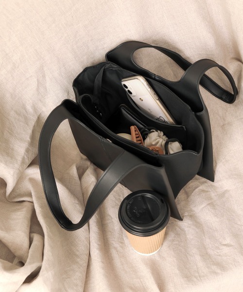 Bab（バブ）の「【WEB限定】ツートーンフェイクレザーハンドバッグ（ハンドバッグ・レディース・ブラック/ベージュ/ブラウン・FREE）」の13枚目の写真