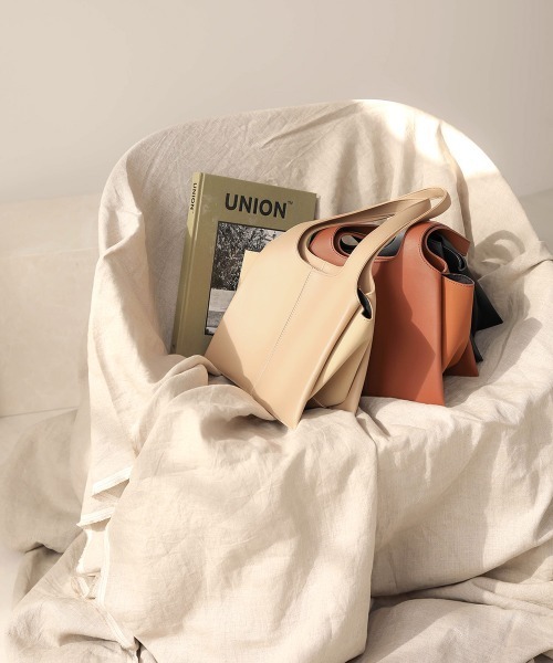 Bab（バブ）の「【WEB限定】ツートーンフェイクレザーハンドバッグ（ハンドバッグ・レディース・ブラック/ベージュ/ブラウン・FREE）」の14枚目の写真