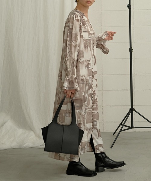 Bab（バブ）の「【WEB限定】ツートーンフェイクレザーハンドバッグ（ハンドバッグ・レディース・ブラック/ベージュ/ブラウン・FREE）」の4枚目の写真