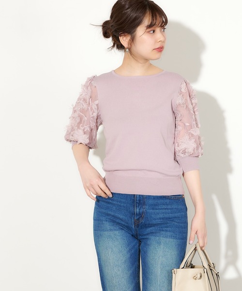 natural couture(ナチュラルクチュール)の「3Dレース袖華やか2WAYトップス(ニット/セーター・レディース・ピンクベージュ/ブラック/ベージュ/オフホワイト・FREE)」の1枚目の写真