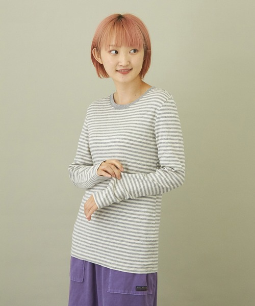 CUBE SUGAR（キューブシュガー）の「ショートスラブフライス ボーダー 長袖 クルーネック（Tシャツ/カットソー・レディース・モカ/ブラック×ホワイト/ホワイト系その他/ブラウン系その他/パープル系その他/グレー×ホワイト/マルチ/ラベンダー/ピンク/ペールイエロー/ベージュ×ブラック/ブルー系その他/キャメル/ブラック系その他・M）」の5枚目の写真