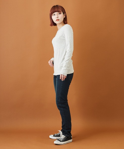 CUBE SUGAR（キューブシュガー）の「ショートスラブフライス ボーダー 長袖 クルーネック（Tシャツ/カットソー・レディース・モカ/ブラック×ホワイト/ホワイト系その他/ブラウン系その他/パープル系その他/グレー×ホワイト/マルチ/ラベンダー/ピンク/ペールイエロー/ベージュ×ブラック/ブルー系その他/キャメル/ブラック系その他・M）」の16枚目の写真