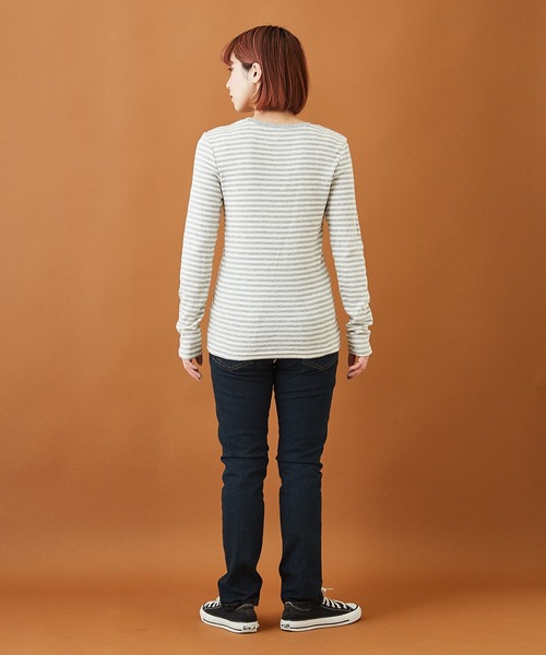 CUBE SUGAR（キューブシュガー）の「ショートスラブフライス ボーダー 長袖 クルーネック（Tシャツ/カットソー・レディース・モカ/ブラック×ホワイト/ホワイト系その他/ブラウン系その他/パープル系その他/グレー×ホワイト/マルチ/ラベンダー/ピンク/ペールイエロー/ベージュ×ブラック/ブルー系その他/キャメル/ブラック系その他・M）」の17枚目の写真