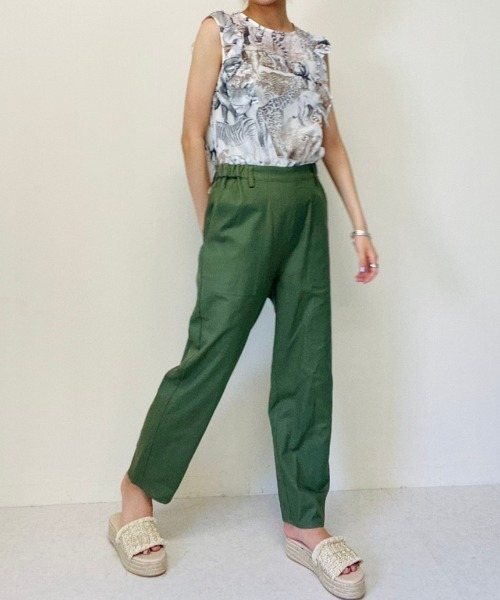 DOLLUPOOPS（ドールアップウップス）の「サファリプリント使いフリルスリーブロンパース（つなぎ/オールインワン・レディース・ブラック/オフホワイト・38）」の2枚目の写真