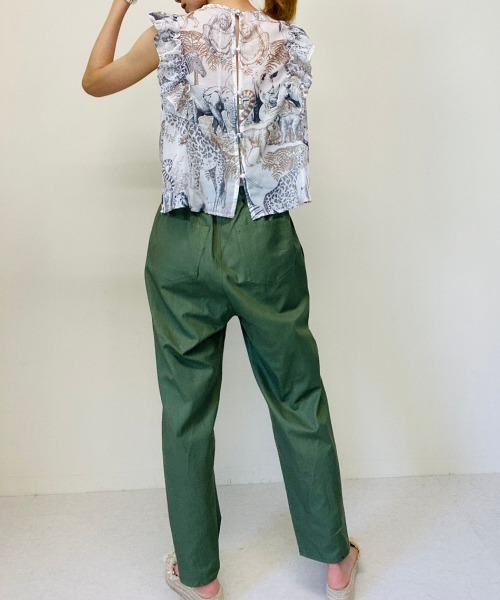 DOLLUPOOPS（ドールアップウップス）の「サファリプリント使いフリルスリーブロンパース（つなぎ/オールインワン・レディース・ブラック/オフホワイト・38）」の8枚目の写真