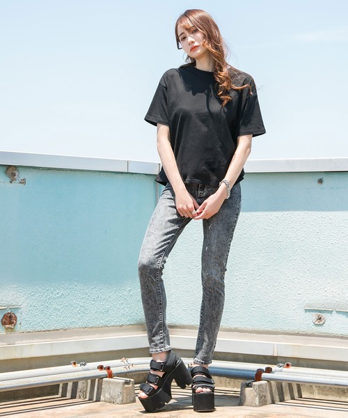 Newlyme（ニューリーミー）の「バックロゴTシャツ（Tシャツ/カットソー・レディース・ホワイト/ライトグレー/ブラック/ベージュ/ピンク/モカ/ホワイト×ブラック・MEDIUM/LARGE）」の22枚目の写真