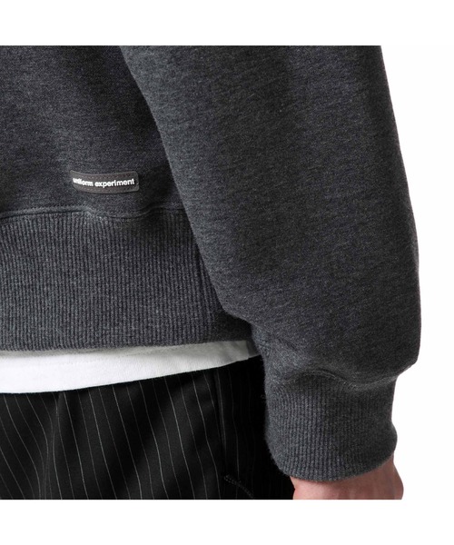 uniform experiment(ユニフォームエクスペリメント)の「AUTHENTIC CREWNECK SWEAT(スウェット・メンズ・チャコールグレー/ブラック・4/3/1/2)」の4枚目の写真
