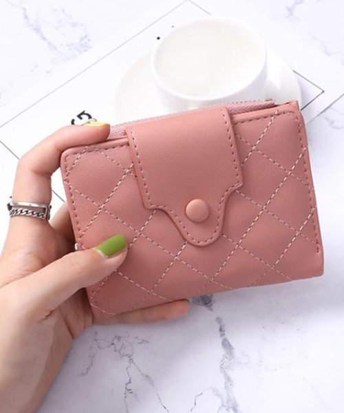 STYLEBLOCK（スタイルブロック）の「キルティング二つ折りミニ財布（財布・レディース・グレー/イエロー/ブラック/ピンク/ネイビー/ブラウン・FREE）」の6枚目の写真