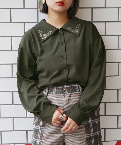 179/WG(イチナナキュウダブルジー)の「ビッグカラーエンブロイダリーブラウス(シャツ/ブラウス・レディース・グリーン/オフホワイト/ブラウン・MEDIUM)」の3枚目の写真
