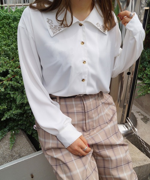179/WG(イチナナキュウダブルジー)の「ビッグカラーエンブロイダリーブラウス(シャツ/ブラウス・レディース・グリーン/オフホワイト/ブラウン・MEDIUM)」の19枚目の写真